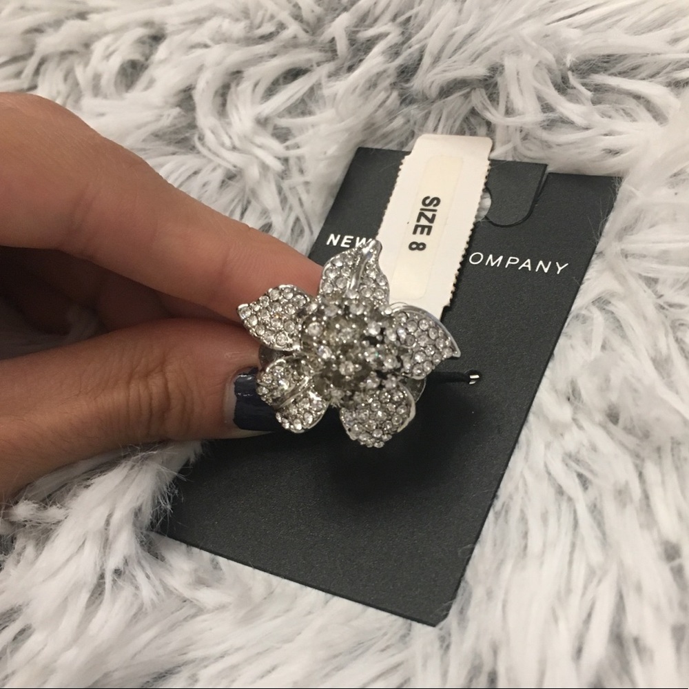 New York & Company Statement Flower Ring Size 8
